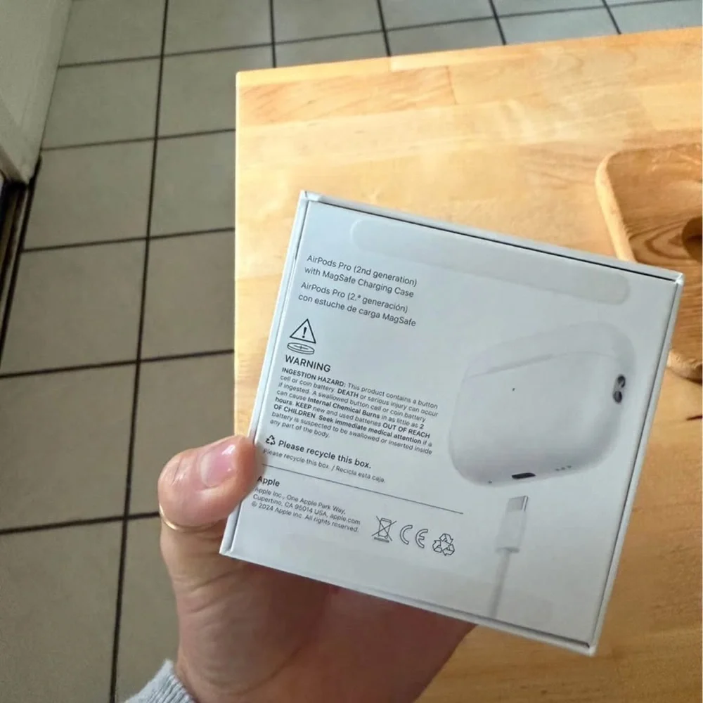 Apple White Wireless Earbuds with Charging Case